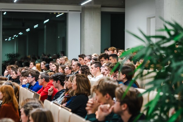 Studenten van Howest in een aula