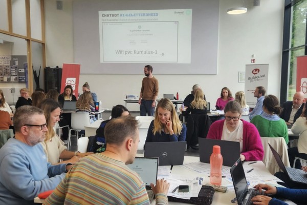 1000 dagen na start Chat GPT: EdHub lanceert      'De AI-geletterde school'