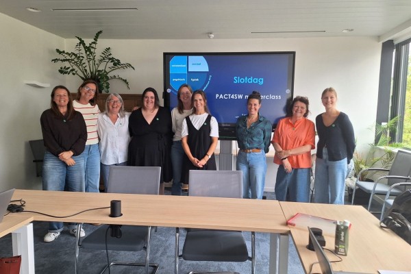 Deelnemers en begeleiders van de PACT4SW-navorming tijdens de slotdag.