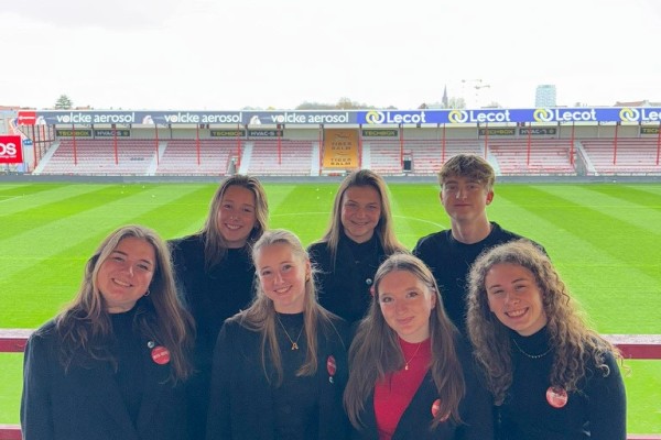 Hotel Veekaa - studenten bij KV Kortrijk