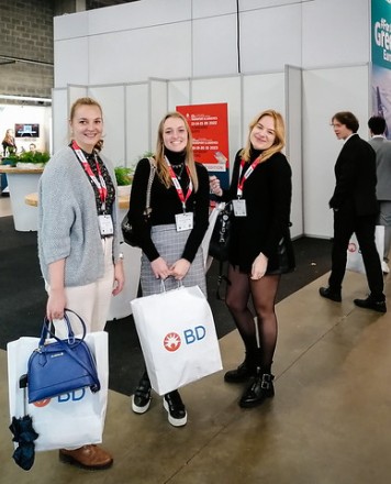 Howest_BM_studenten_op_beurs