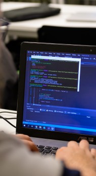 Howest anticipeert op tekort aan IT’ers met ‘A Head Start - Programmeren’ voor laatstejaars secundair