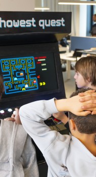 Jonge tech-talenten van De Tandem beleven een dag als programmeur bij Howest